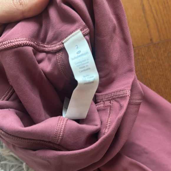 🍋 LULULEMON beautiful mauve color leggings. Size 2 brand new without tags. - Picture 6 of 8